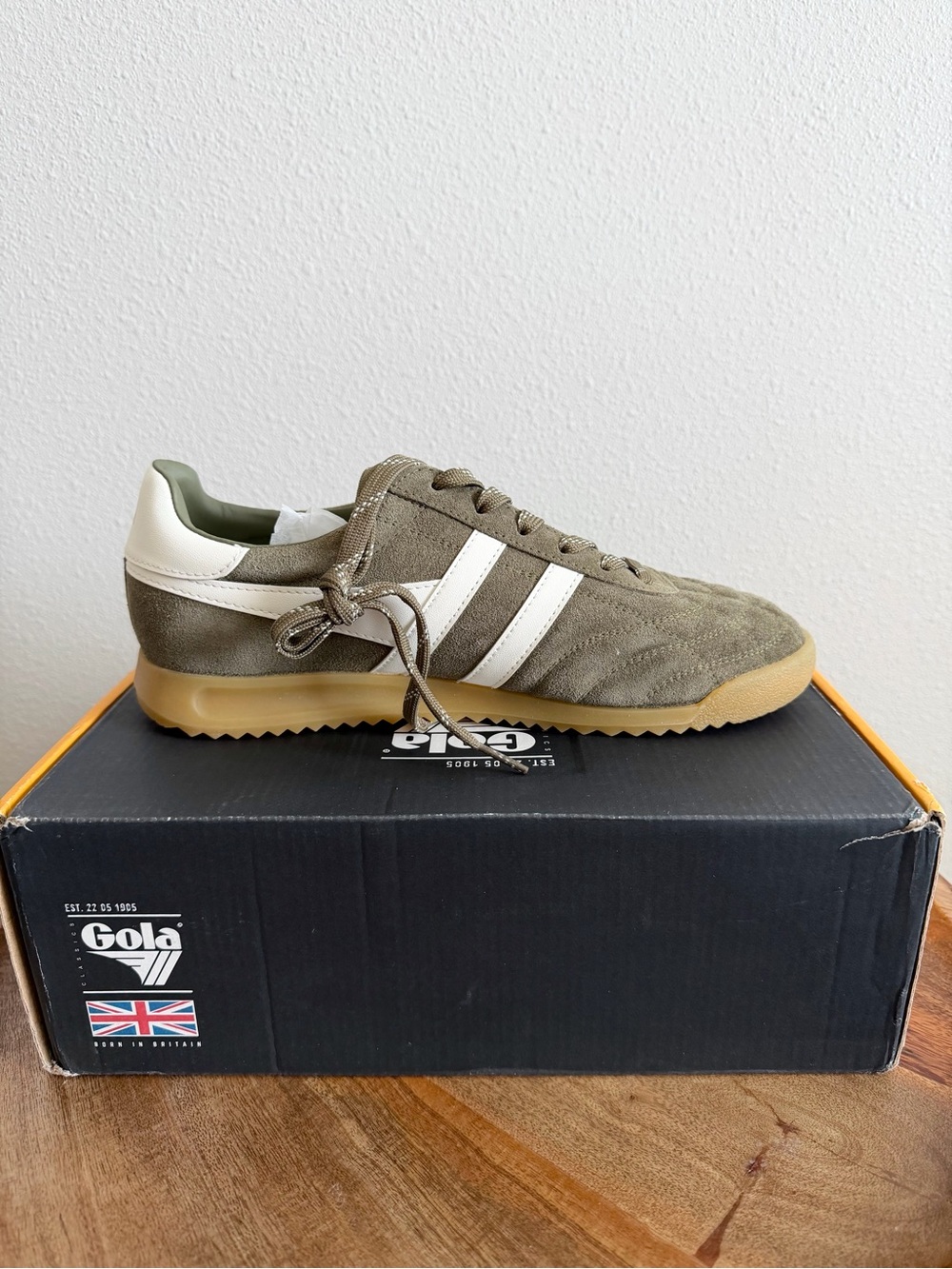 NEW Gola Exclusive Stadium Sneaker Size 7 - Picture 6 of 8